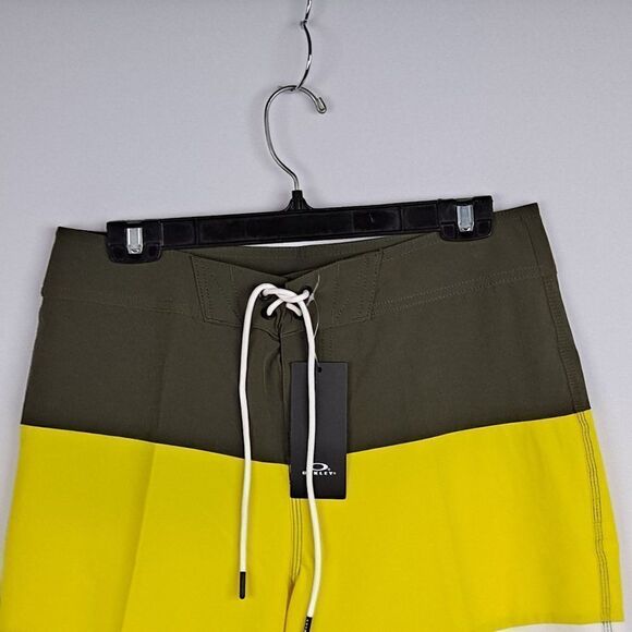 Oakley Mens Board Shorts NWT - Picture 2 of 10